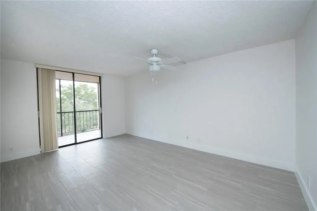 3900 N Hills Drive Hollywood FL 33021