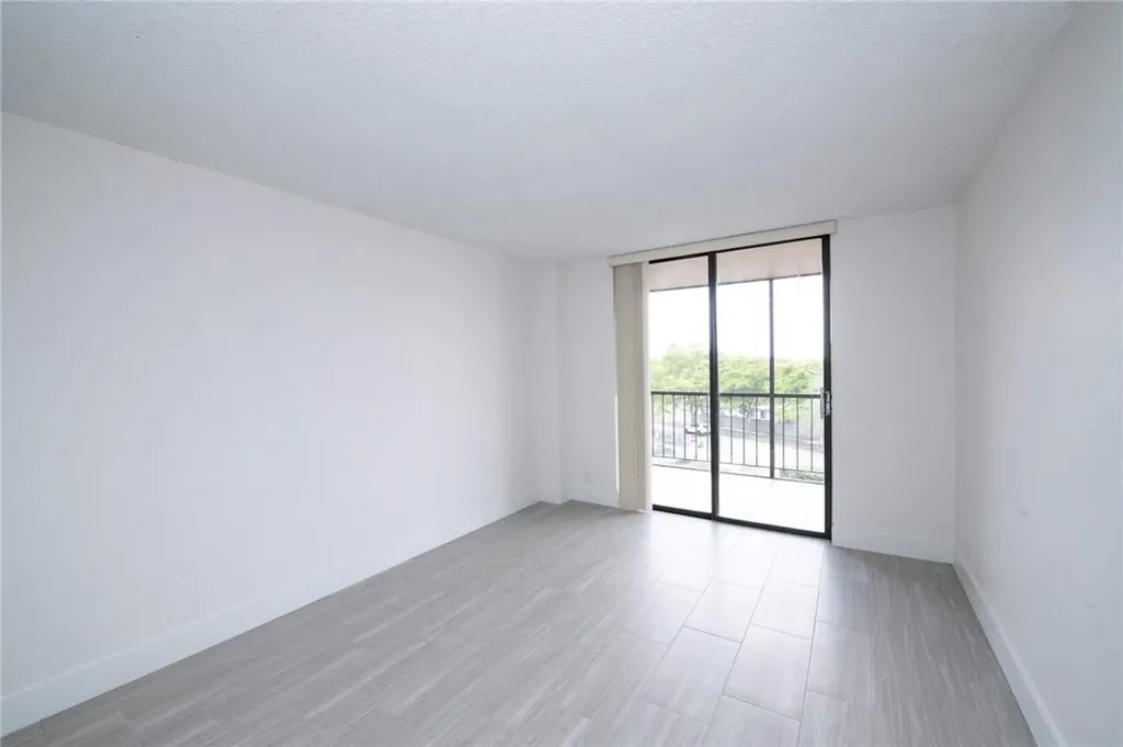 3900 N Hills Drive Hollywood FL 33021
