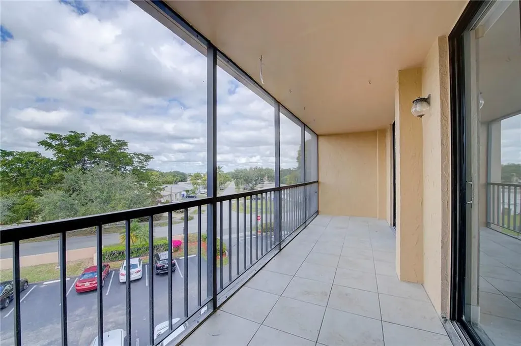 3900 N Hills Drive Hollywood FL 33021