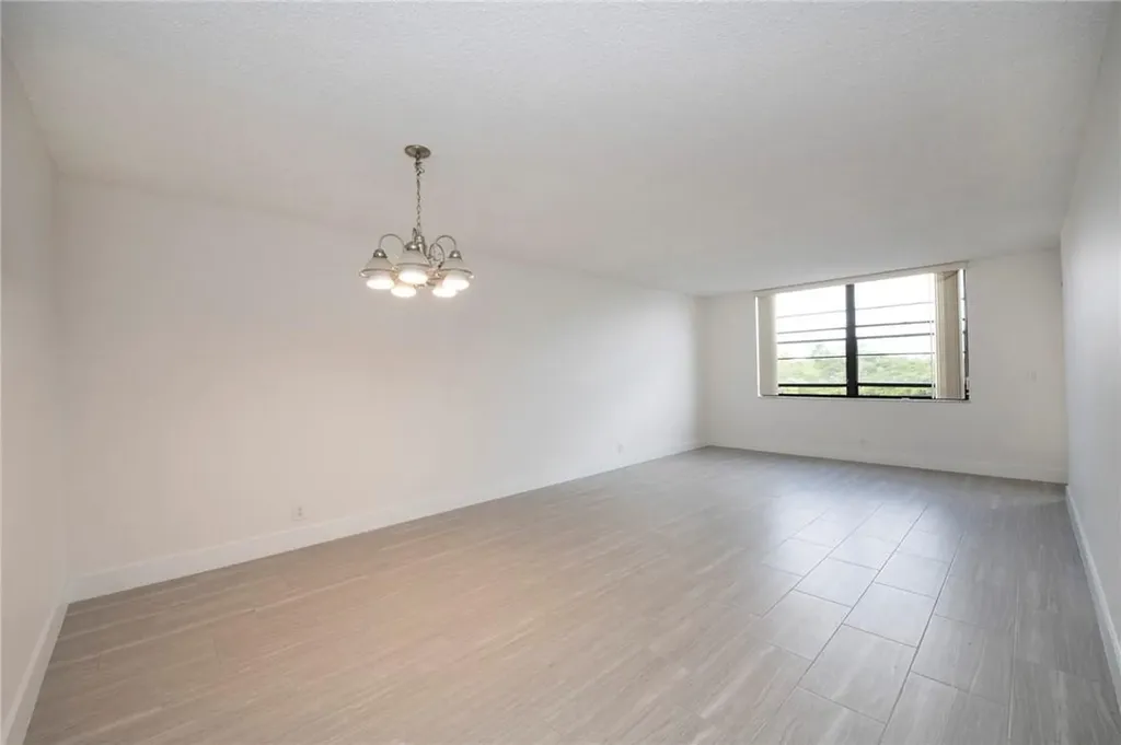 3900 N Hills Drive Hollywood FL 33021