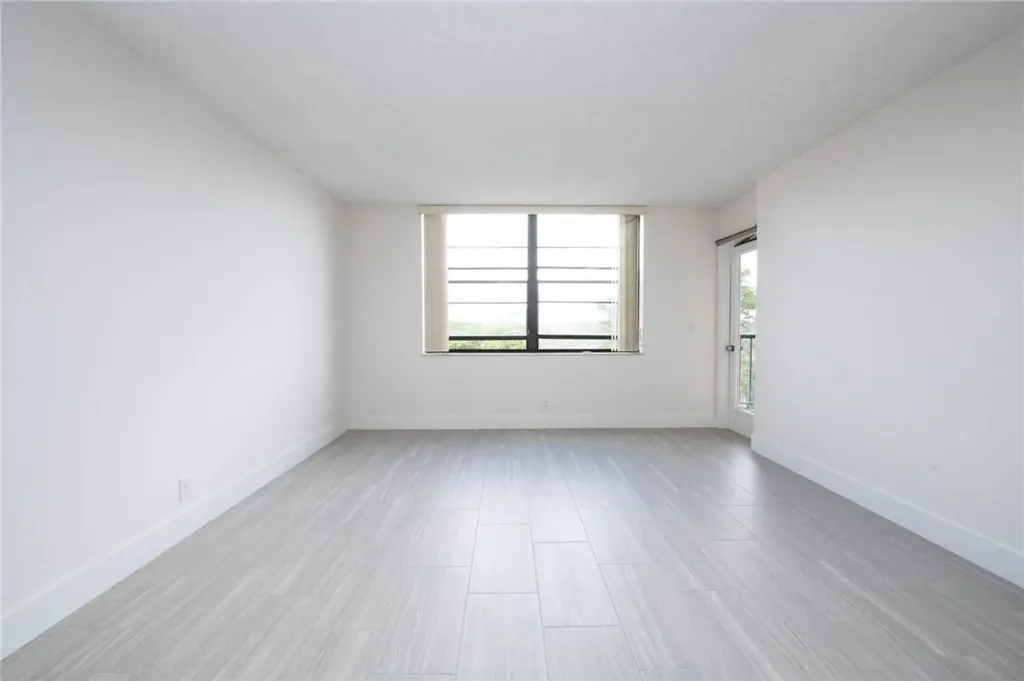 3900 N Hills Drive Hollywood FL 33021