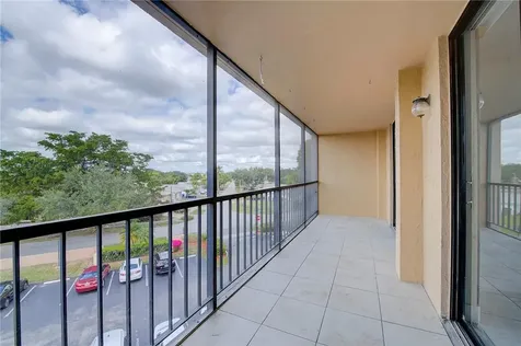 3900 N Hills Drive Hollywood FL 33021