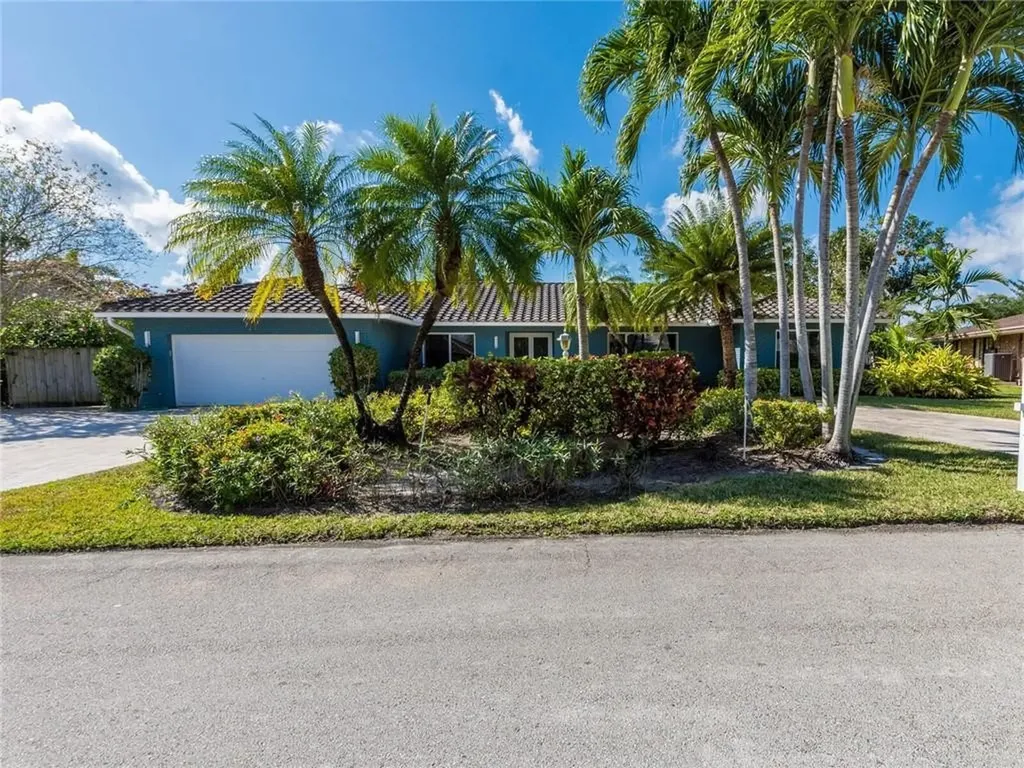 8620 N Lake Dasha Drive Plantation FL 33324