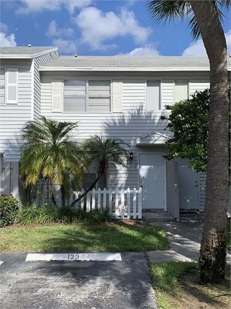 125 SW 3rd Street Pompano Beach FL 33060