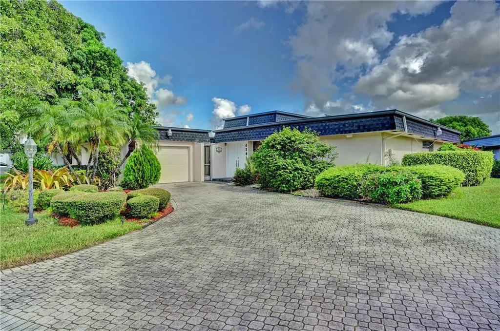6201 Orchard Tree Lane Tamarac FL 33319