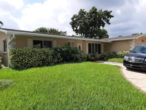 9330 NW 8th Street Pembroke Pines FL 33024