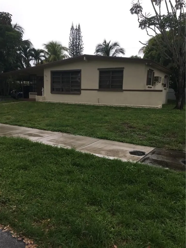 3321 SW 38th Street West Park FL 33023