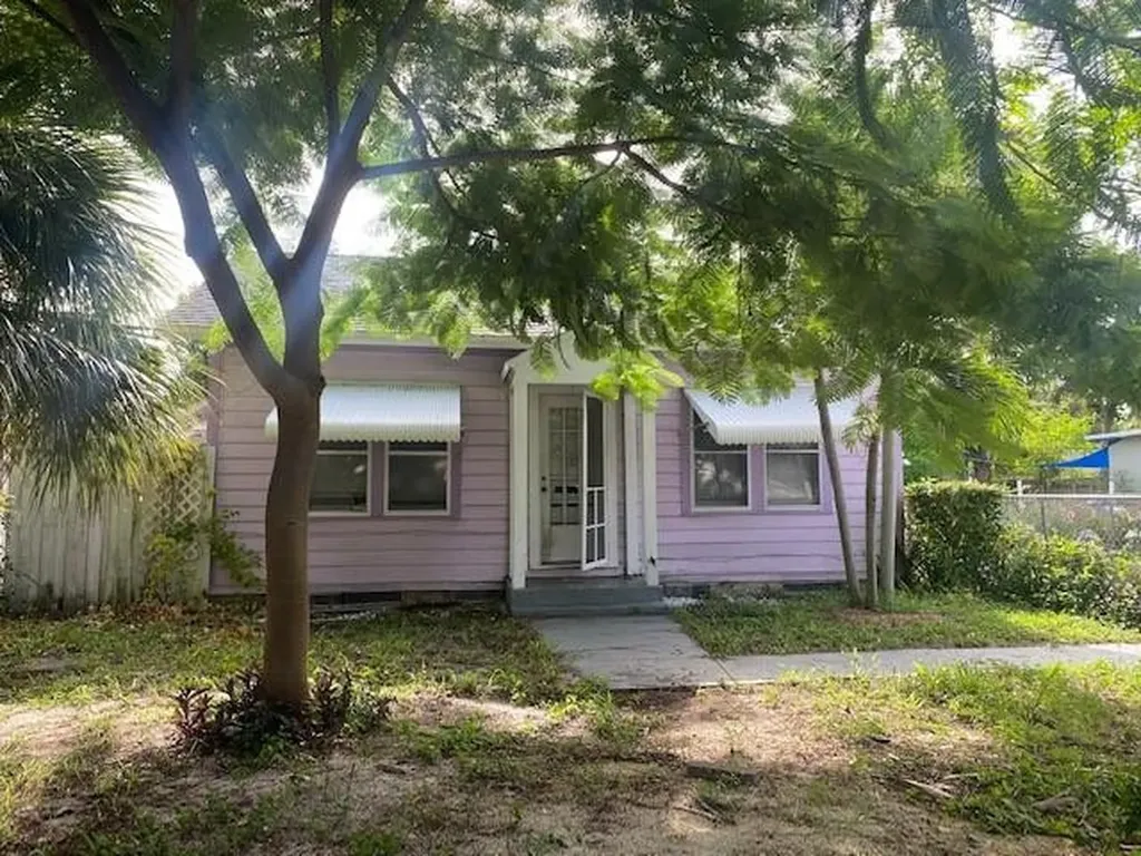 624 S Pine Street Lake Worth Beach FL 33460