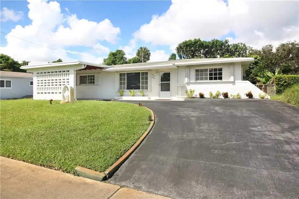 6531 SW 8th Street Pembroke Pines FL 33023