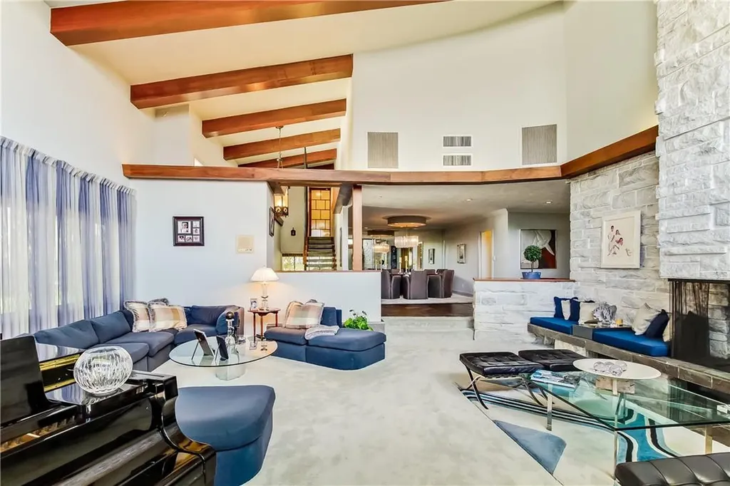 10 Tahoe Lane Sea Ranch Lakes FL 33308