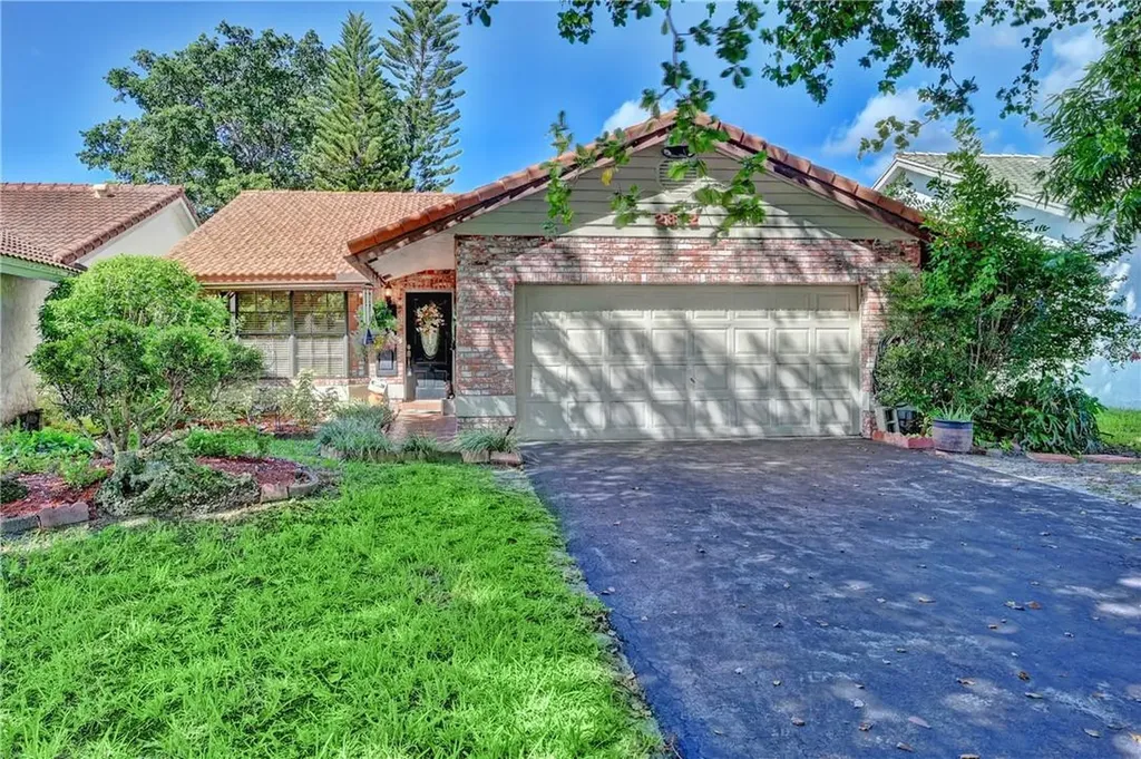 2872 NW 95th Avenue Coral Springs FL 33065