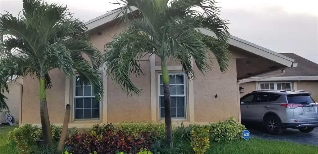 1319 SW 82nd Terrace North Lauderdale FL 33068