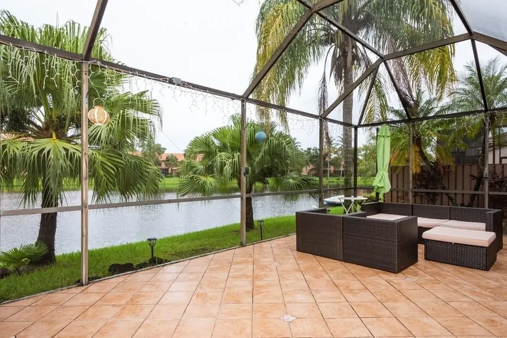 10697 NW 12th Manor Plantation FL 33322