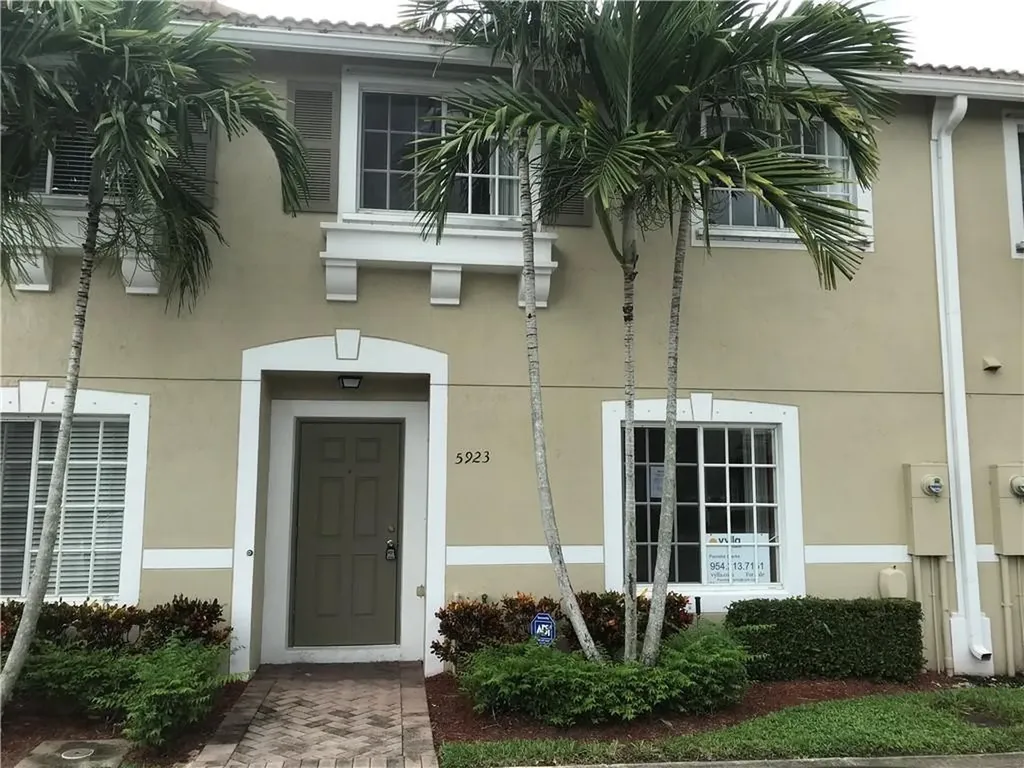 5923 Glasgow Way Tamarac FL 33321