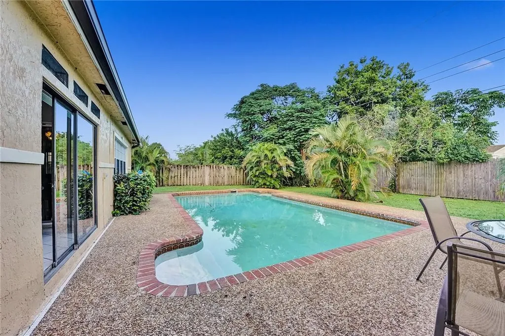 4861 NW 7th Street Plantation FL 33317