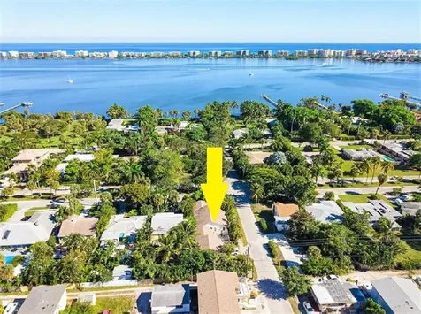 1129 S Palmway Lake Worth Beach FL 33460