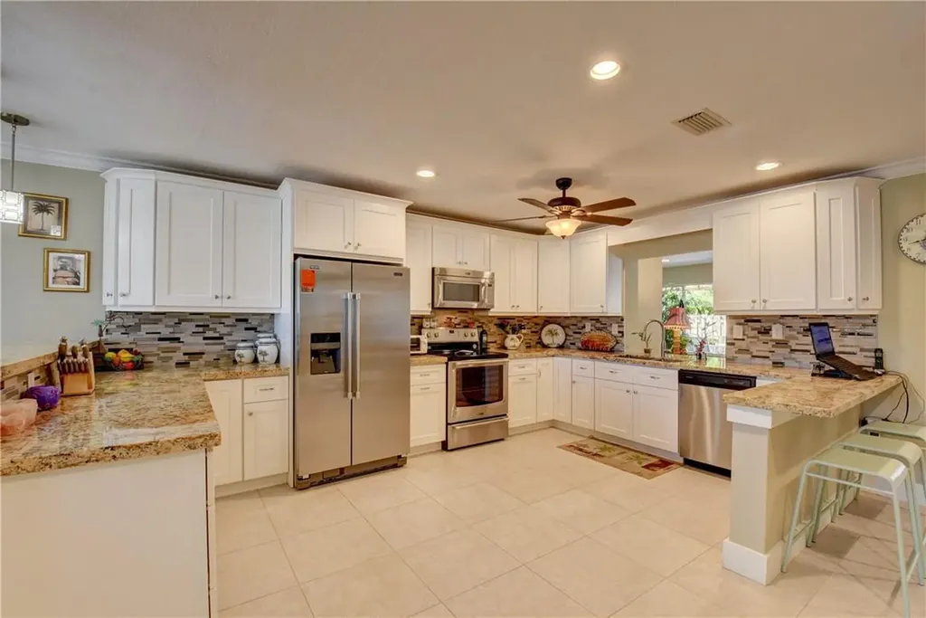 2501 NE 45th Street Lighthouse Point FL 33064