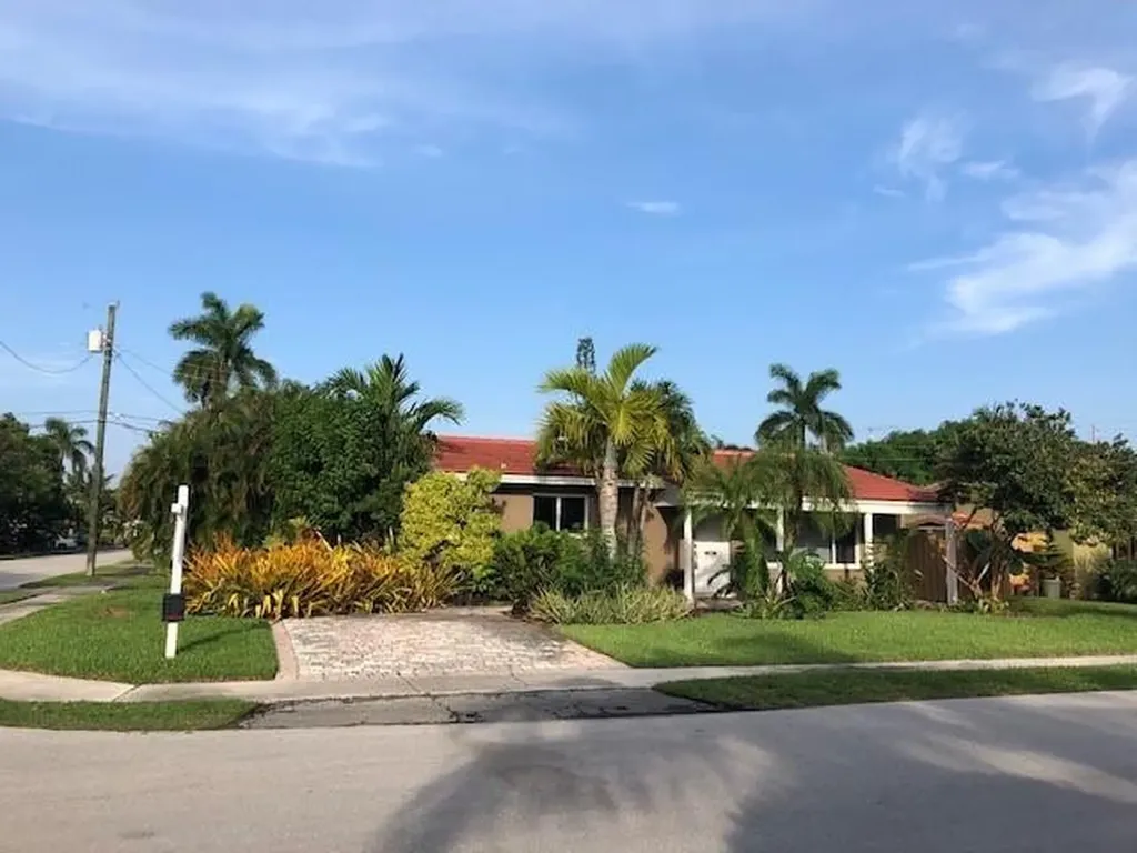 3880 NE 17th Avenue Oakland Park FL 33334
