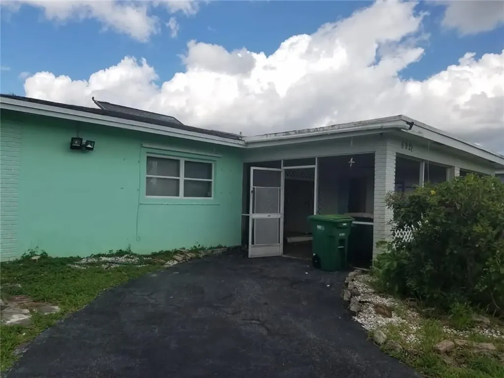 6921 NW 81st Court Tamarac FL 33321