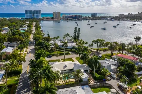 903 N Northlake Drive Hollywood FL 33019