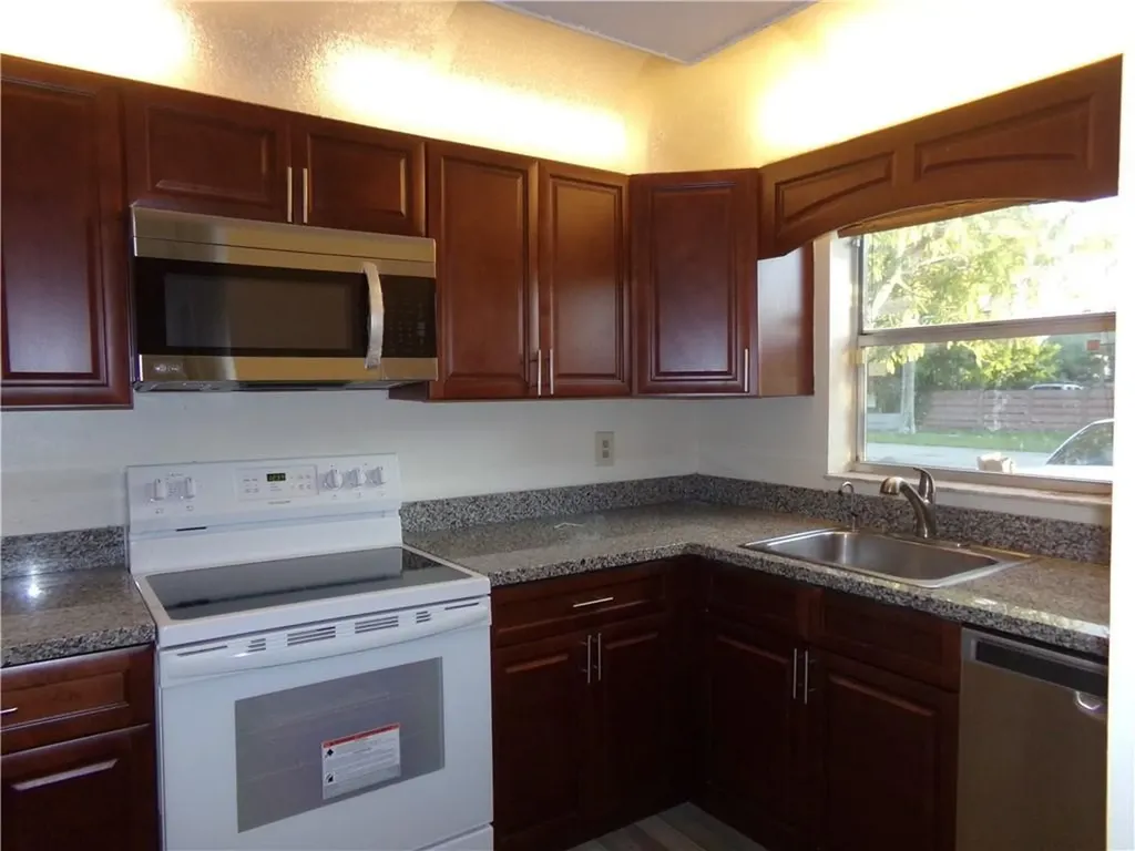 8041 SW 7th Place North Lauderdale FL 33068