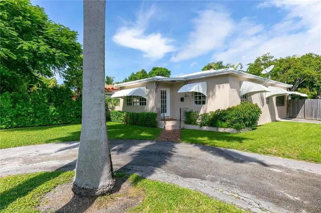1523 Hayes Street Hollywood FL 33020