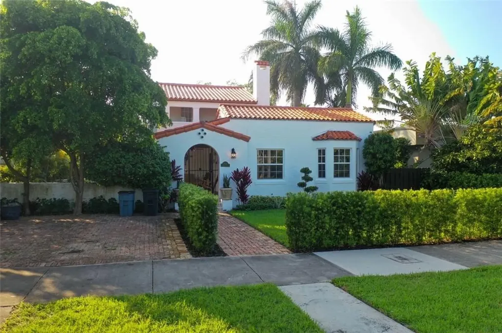 2424 Prairie Avenue Miami Beach FL 33140