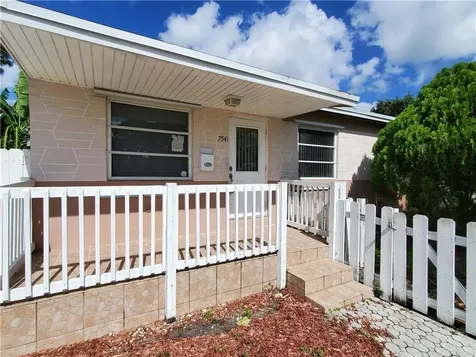 7541 Farragut Street Hollywood FL 33024