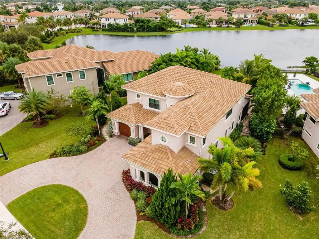 10132 Sweet Bay Manor Parkland FL 33076