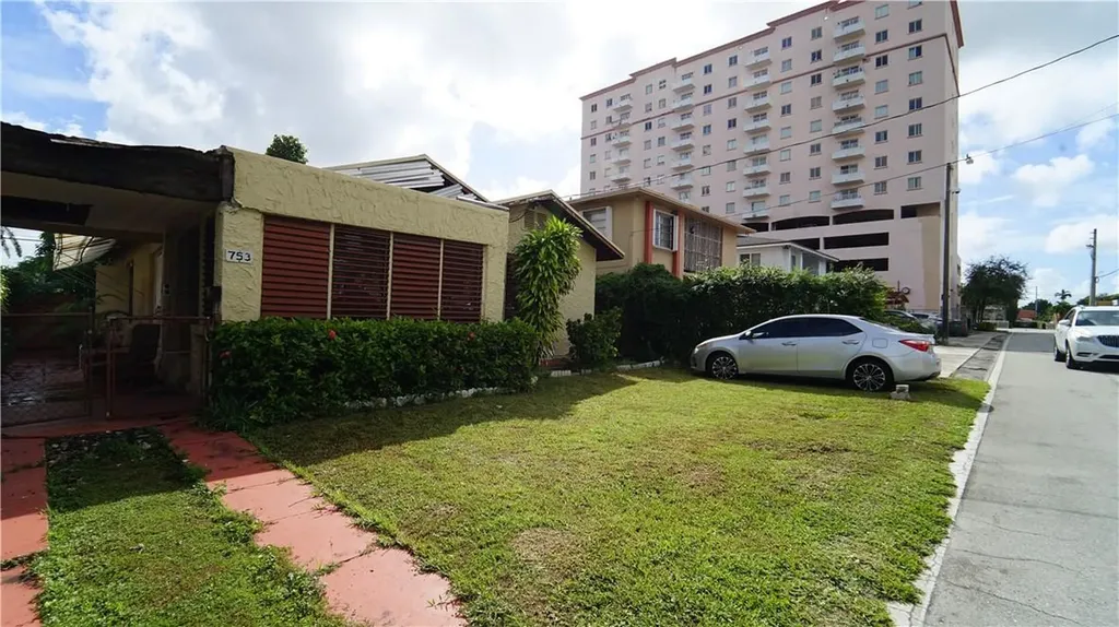 753 NW 22nd Court Miami FL 33125