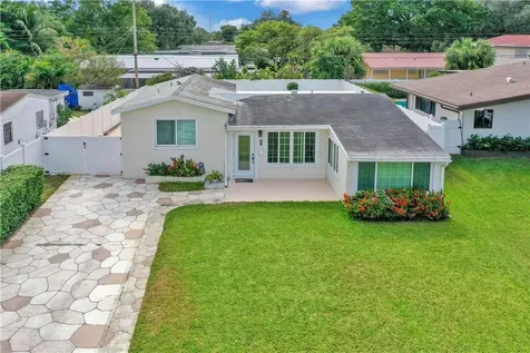 6836 SW 12th Street Pembroke Pines FL 33023