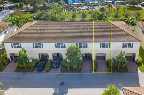 276 SW 7th Court Pompano Beach FL 33060