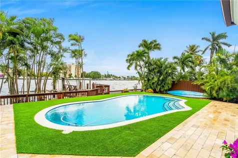 7811 Beachview Drive North Bay Village FL 33141