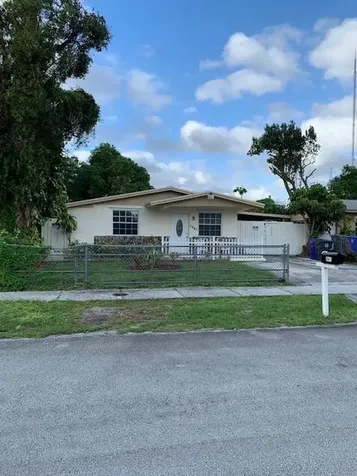 5641 SW 39th Street West Park FL 33023