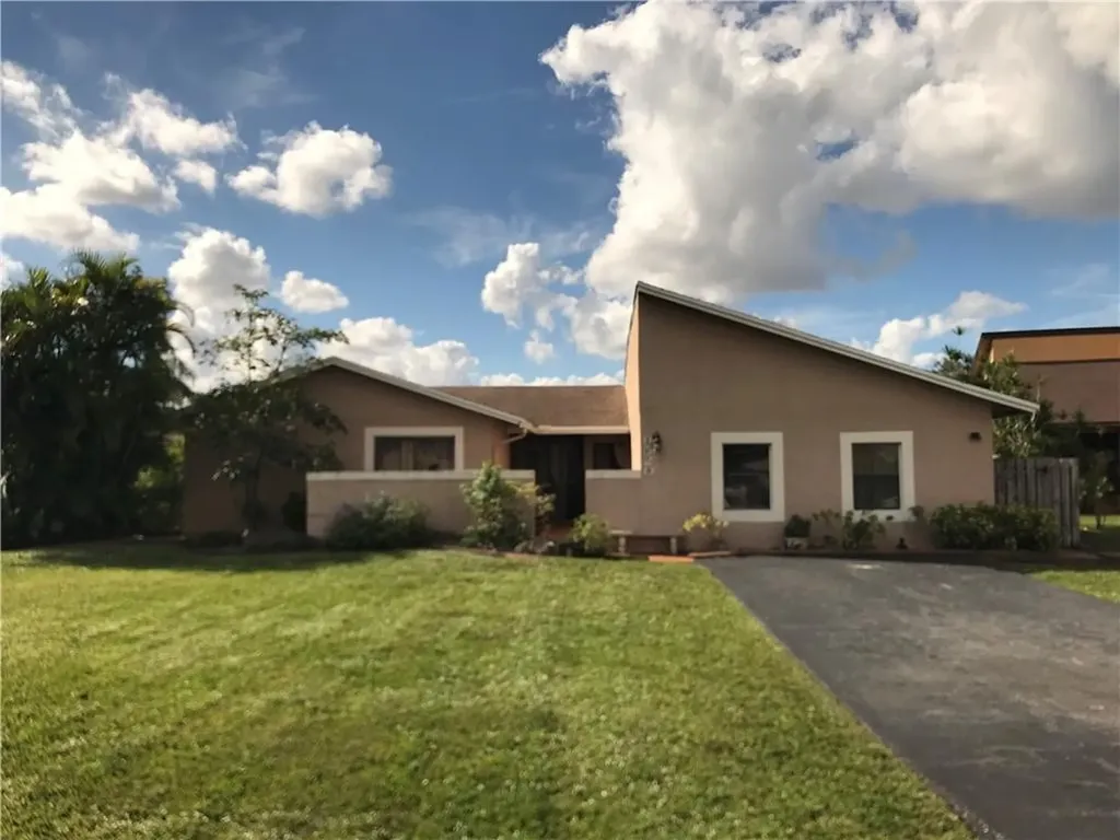 9520 NW 46th Street Sunrise FL 33351