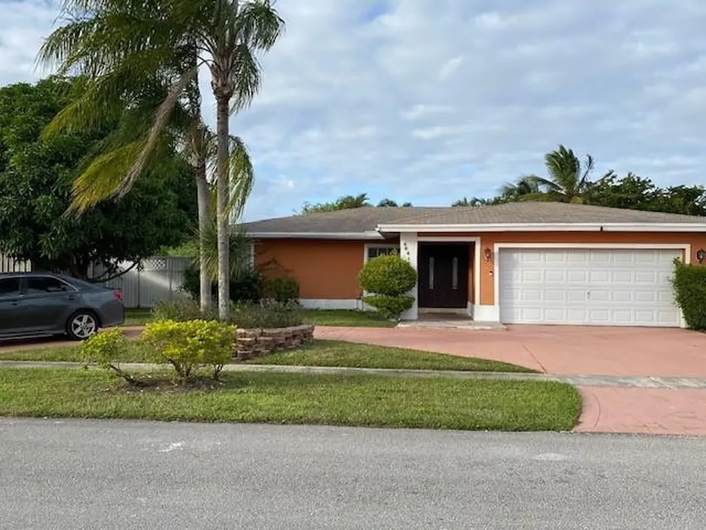 6841 NW 81st Place Tamarac FL 33321