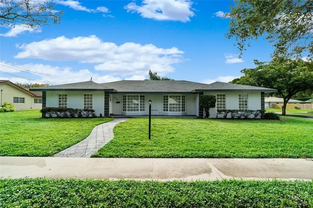 7380 NW 9th Street Plantation FL 33317