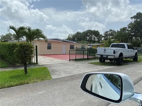 112 Miami Gardens Road West Park FL 33023