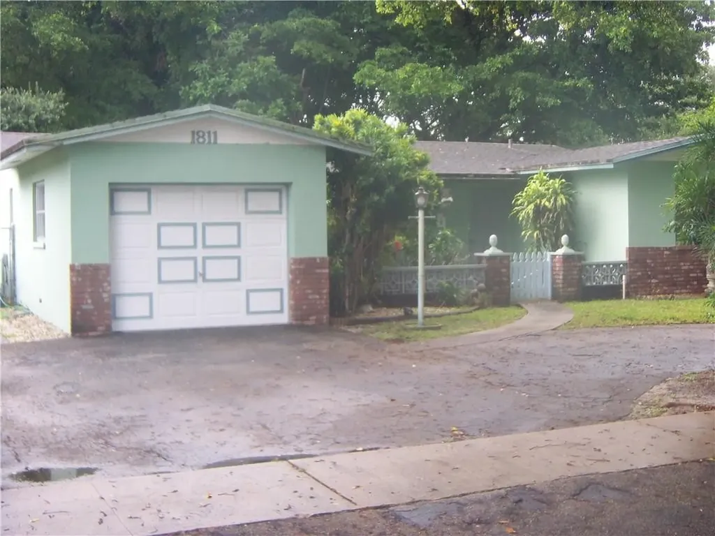 1811 NW 90th Avenue Pembroke Pines FL 33024