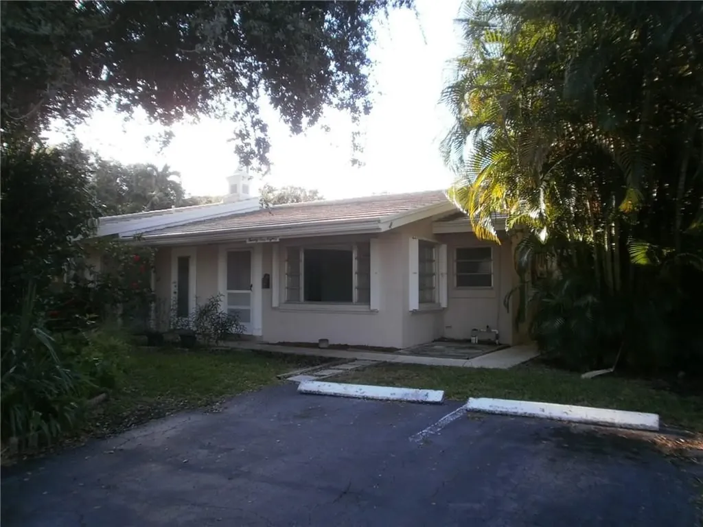 2180 NE 44th Street Lighthouse Point FL 33064