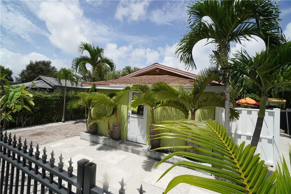 4240 NE 8th Avenue Oakland Park FL 33334