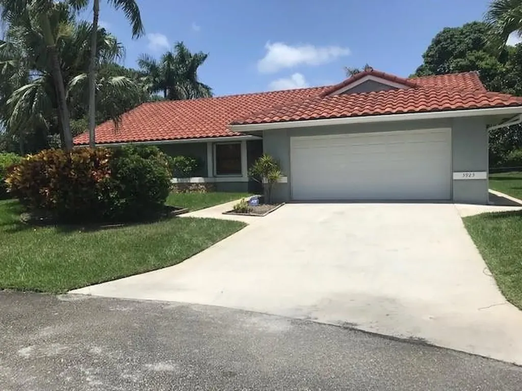 3923 NW 21st Street Coconut Creek FL 33066