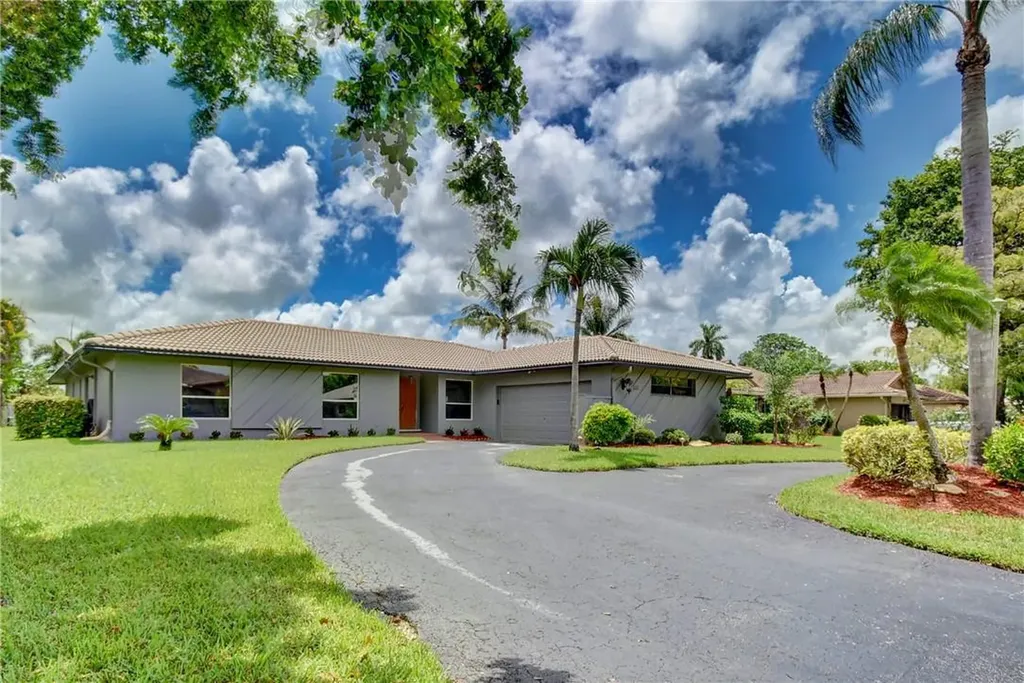 637 NW 100th Lane Coral Springs FL 33071