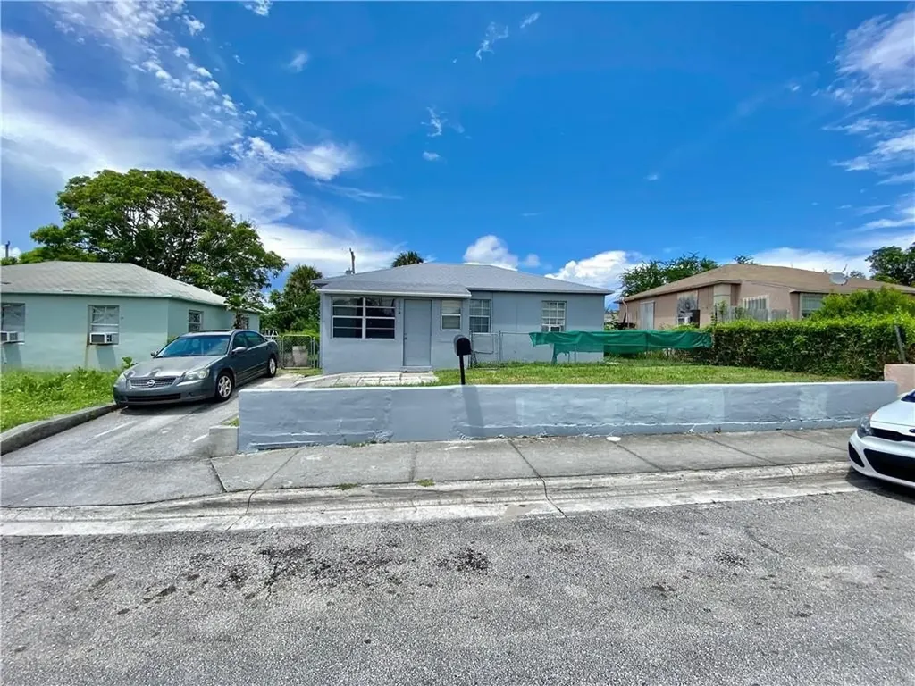 824 W 2nd Street Riviera Beach FL 33404