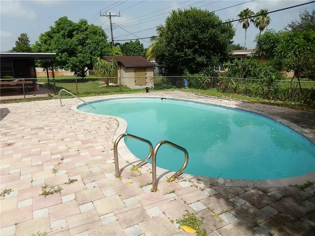 7711 NW 14th Street Pembroke Pines FL 33024