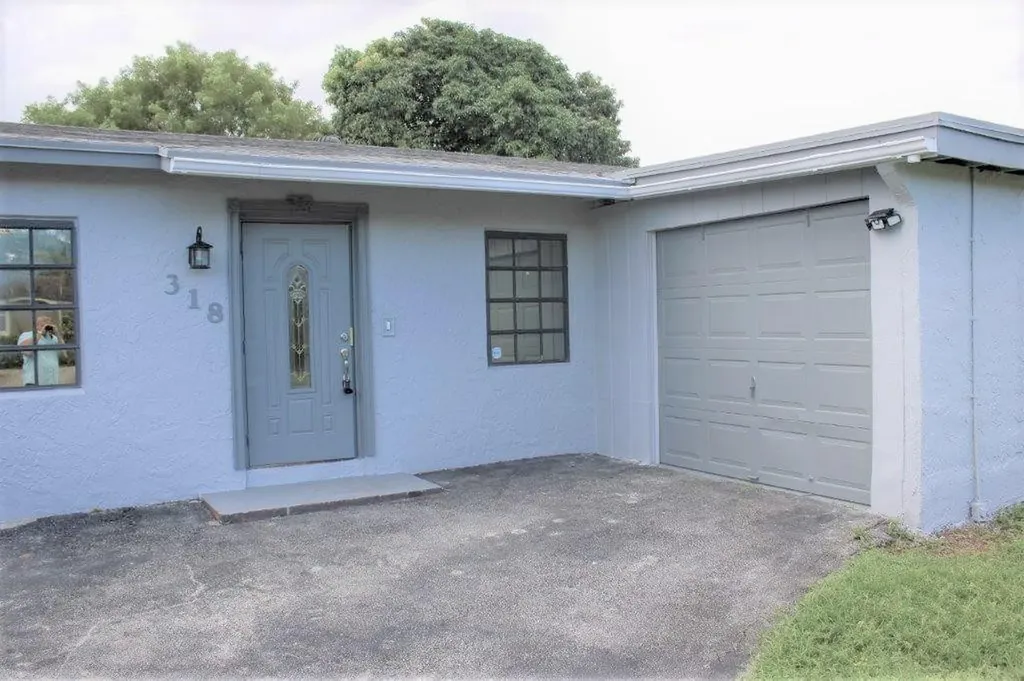 318 SW 77th Avenue North Lauderdale FL 33068