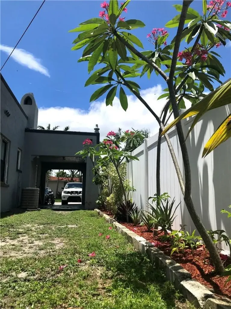 1517 Monroe Street Hollywood FL 33020