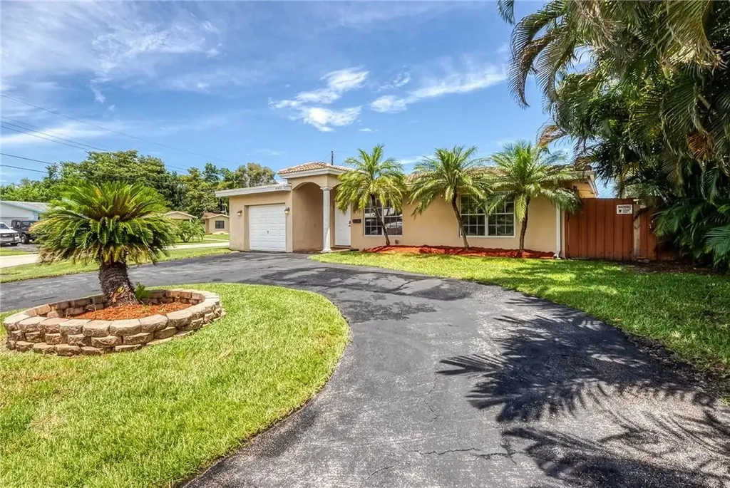 4492 NW 18th Terrace Oakland Park FL 33309