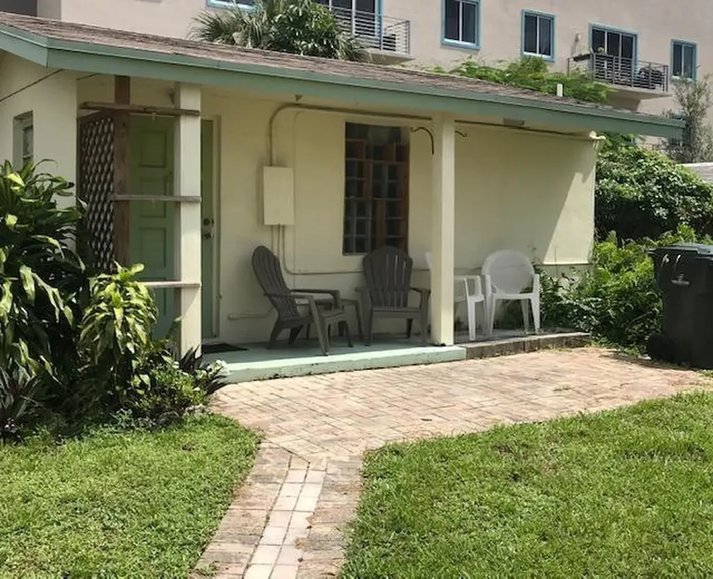 1555 NE 34th Street Oakland Park FL 33334