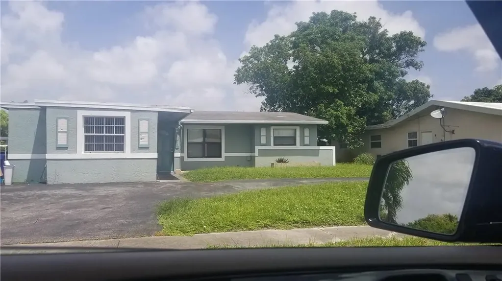 3711 NW 25th Street Lauderdale Lakes FL 33311
